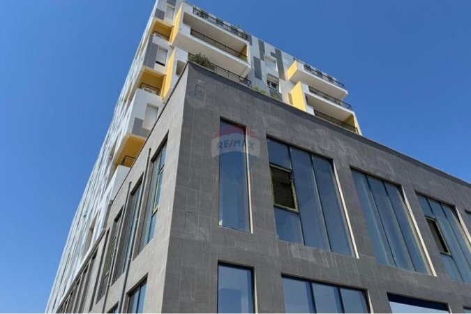Tirane, jepet me qera dyqan Kati 1, 758 m² 8.300 € 