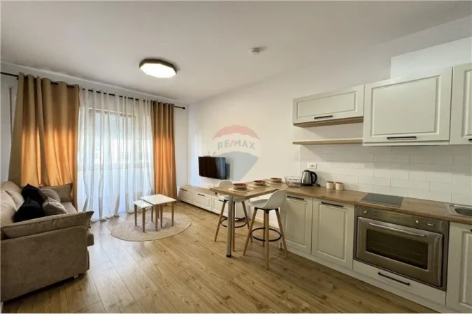 Tirane, jepet me qera apartament 1+1, pranë Pazarit të Ri, 600 €