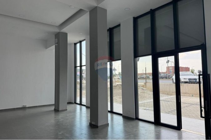 Tirane, jepet me qera dyqan , 474 m² 8.500 € 
