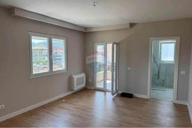Tirane, jepet me qera zyre , 123 m² 2.000 € 