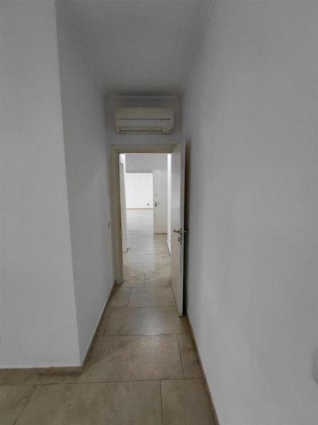 Tirane, jepet me qera ambjent biznesi Kati 5, 130 m² 1.300 € (Ring)