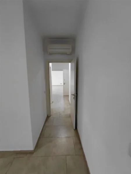 Tirane, jepet me qera ambjent biznesi Kati 5, 130 m² 1.300 € (Ring)