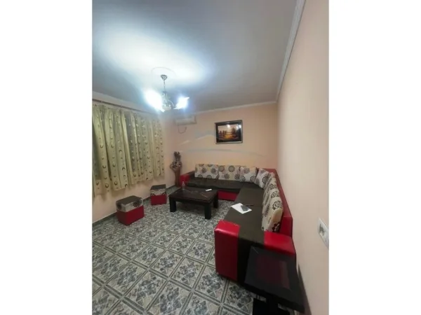 0683487469 Tirane, jepet me qera apartament 1+1 Kati 1, 66 m² 450 € (Rruga Kongresi i Manastirit)