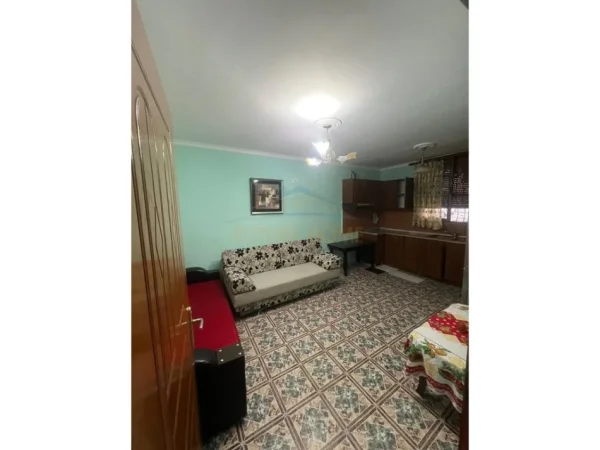 0683487469 Tirane, jepet me qera apartament 1+1 Kati 1, 66 m² 450 € (Rruga Kongresi i Manastirit)