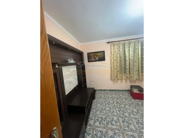 0683487469 Tirane, jepet me qera apartament 1+1 Kati 1, 66 m² 450 € (Rruga Kongresi i Manastirit)