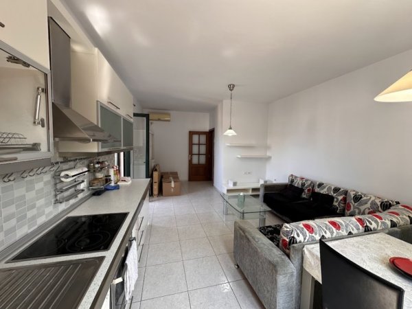 Tirane, shes apartament 2+1+Ballkon Kati 10, 101 m² 310.000 € (Rruga e Barrikadave)