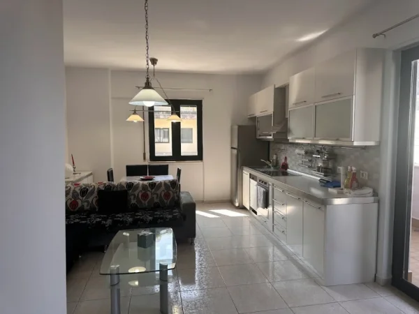 Tirane, shes apartament 2+1+Ballkon Kati 10, 101 m² 280.000 € (Rruga e Barrikadave)