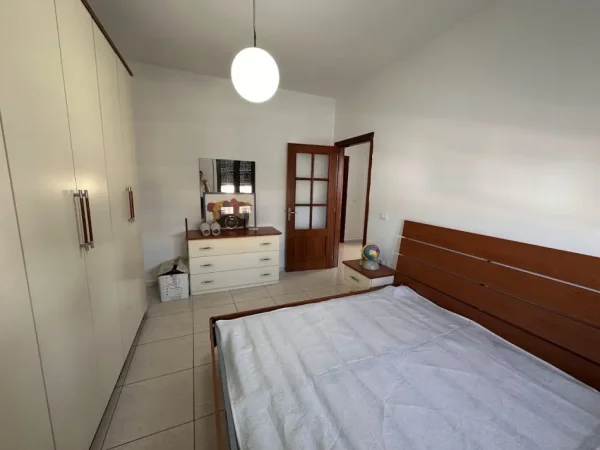 Tirane, shes apartament 2+1+Ballkon Kati 10, 101 m² 280.000 € (Rruga e Barrikadave)