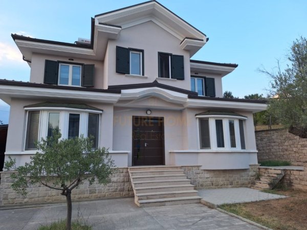 Tirane, shitet Vile 3+1 , 400 m² 650.000 € (Mullet)