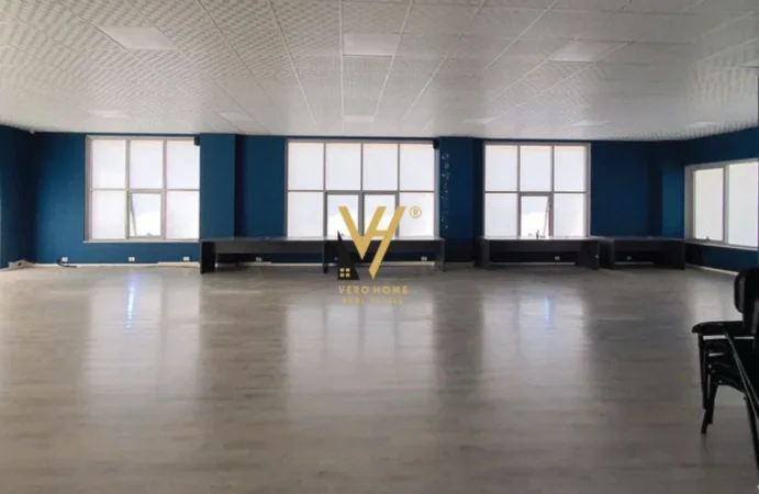 Tirane, jepet me qera ambjent biznesi Kati 1, 240 m² 2.500 € (RRUGA BARDHYL)