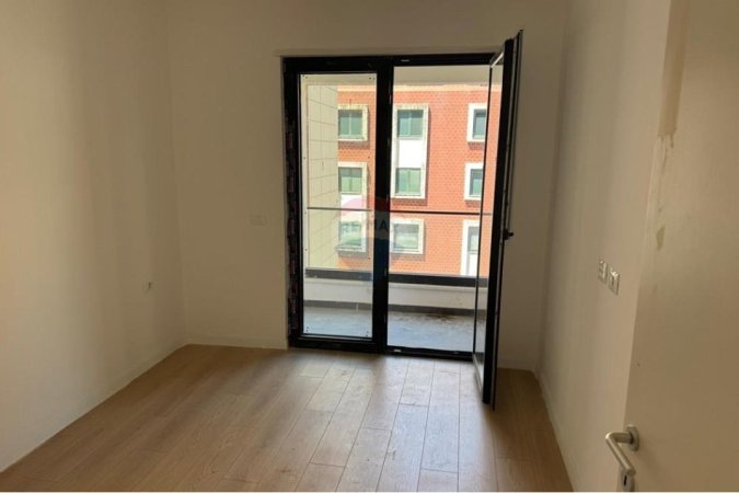 Tirane, shitet apartament 1+1+Ballkon , 150.000 € 