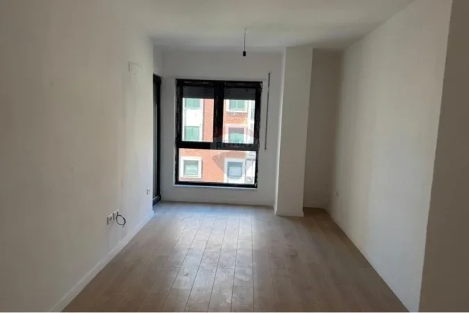 Tirane, shitet apartament 1+1+Ballkon , 150.000 € 