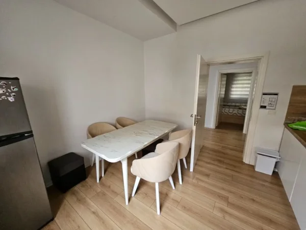 Tirane, jepet me qera ambjent biznesi Kati 0, 200 m² 2.500 € 
