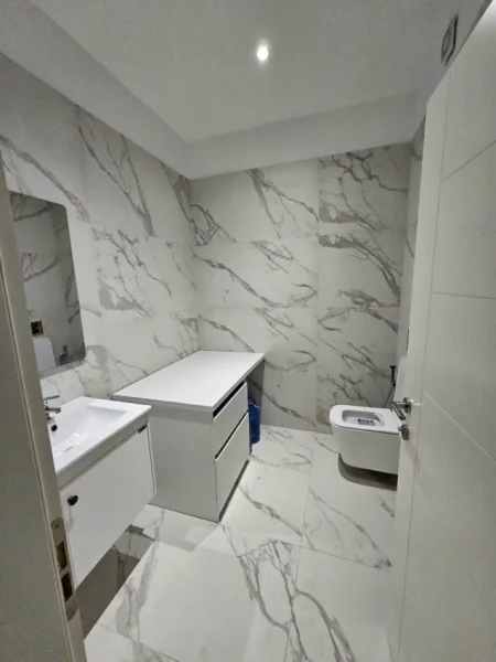 Tirane, jepet me qera ambjent biznesi Kati 0, 200 m² 2.500 € 