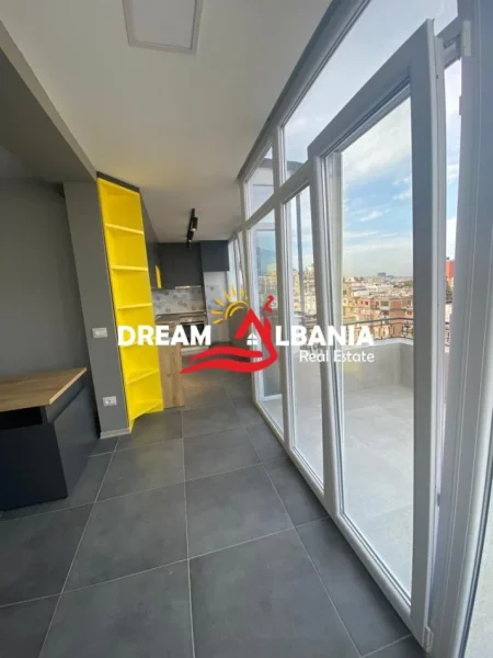 Tirane, jepet me qera zyre Kati 7, 100 m² 500 € (prane ambasades Amerikane)