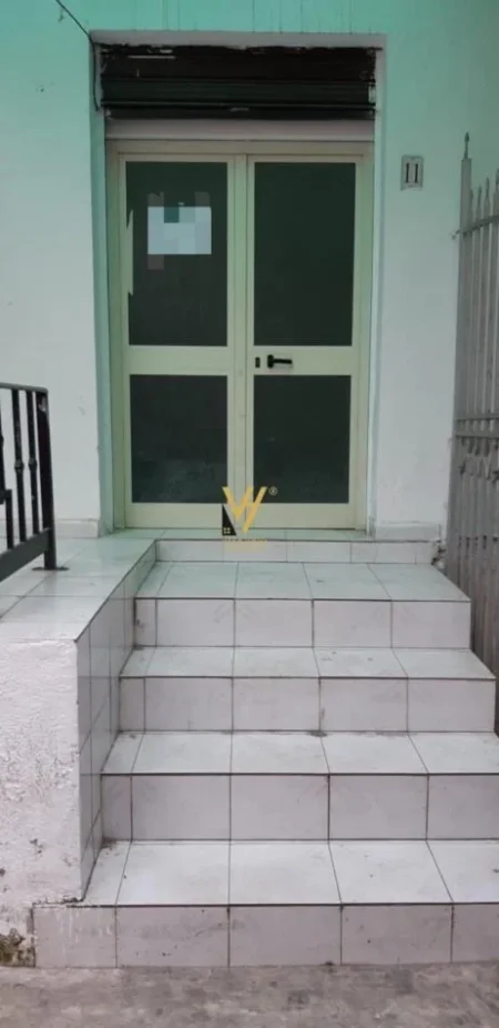 Tirane, jepet me qera dyqan Kati 0, 20 m² 400 € (MYSLYM SHYRI)