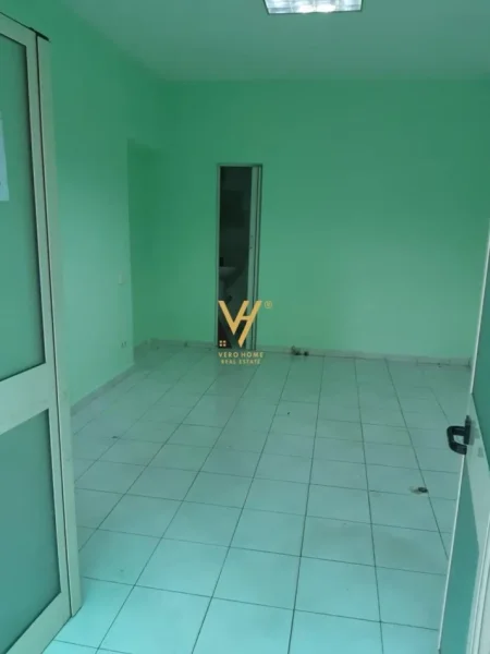 Tirane, jepet me qera dyqan Kati 0, 20 m² 400 € (MYSLYM SHYRI)