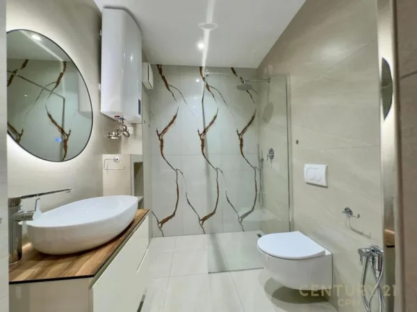 Tirane, shes apartament duplex 2+1 Kati 2, 131 m² (Rruga e Dibres)