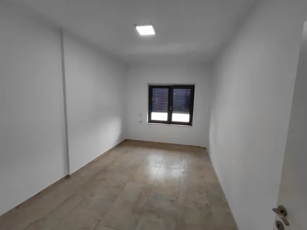 Tirane, jepet me qera zyre Kati 6, 130 m² 1.300 € (Zogu i Zi)