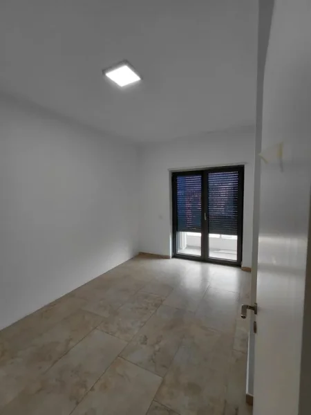 Tirane, jepet me qera zyre Kati 6, 130 m² 1.300 € (Zogu i Zi)