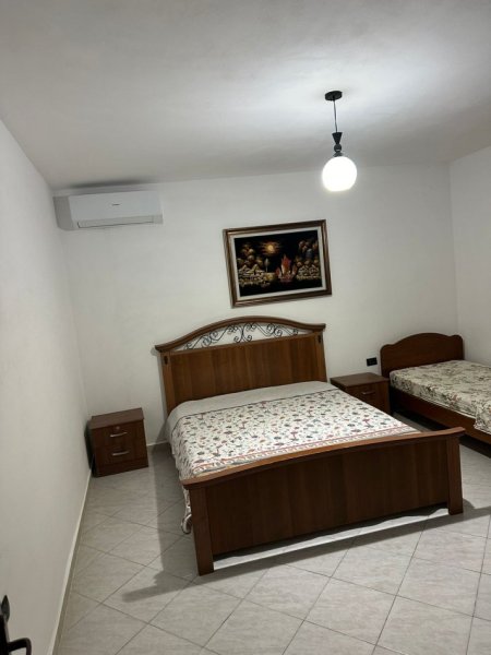 Tirane, jepet me qera Vile 1+1 Kati 1, 70 m² 450 € (Komuna Parisit, Pas Kompleksit Kristal)