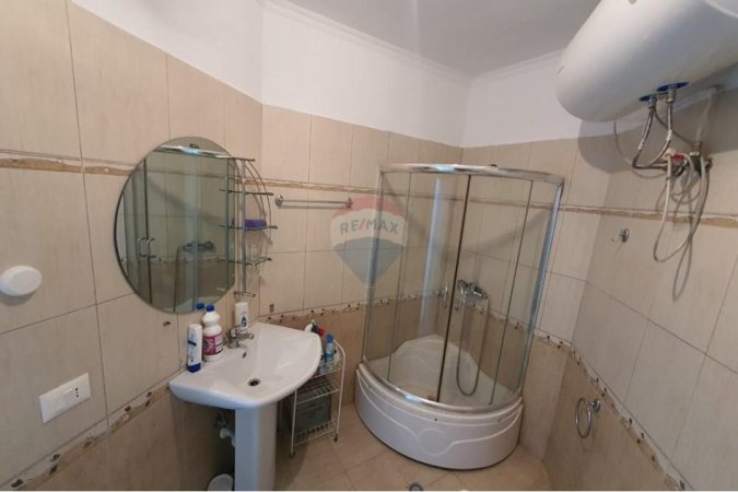 Tirane, jepet me qera apartament 3+1+Aneks+Ballkon Kati 5, 152 m² 700 € (Rruga Bill Klinton)