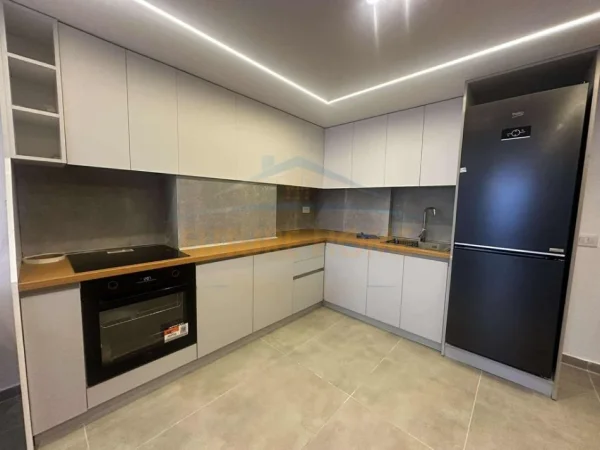 Tirane, shitet apartament duplex 1+1 Kati 1, 75 m² 120.000 € (Golden Park 3)