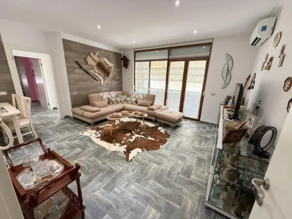 Tirane, shitet apartament 2+1 Kati 2, 94 m² 150.000 €