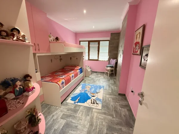 Tirane, shitet apartament 2+1 Kati 2, 94 m² 150.000 €