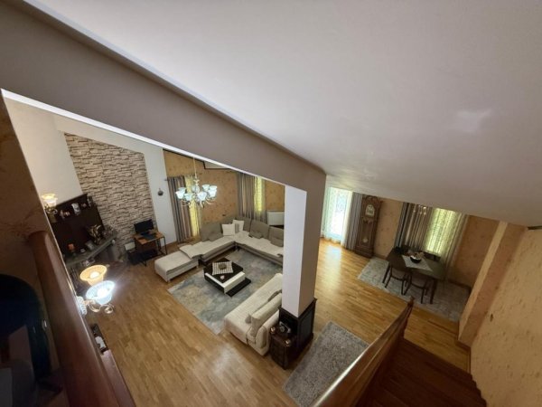 Tirane, jepet me qera apartament duplex 3+1+Aneks+Ballkon Kati 5, 234 m² 2.500 € (Liqeni i Thate)