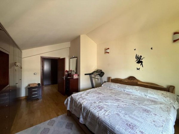 Tirane, shitet apartament 3+1 Kati 5, 234 m² (Liqeni i Thate)