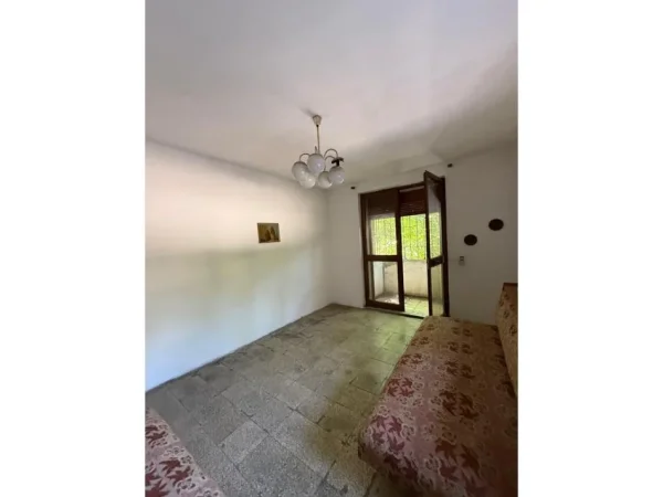 Tirane, shitet apartament 3+1 Kati 2, 80 m² 150.000 € (Rruga Mine Peza)