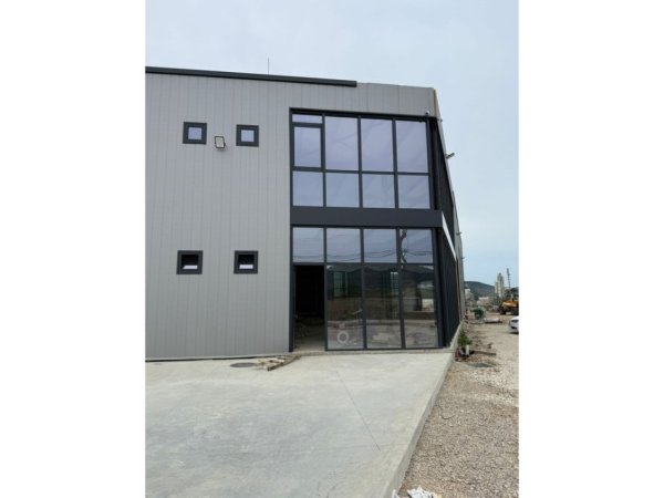 Tirane, jepet me qera ambjent biznesi Kati 0, 4.900 m² 4.000 € 