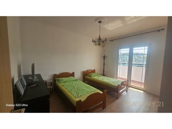 Tirane, shitet apartament 1+1+Aneks+Ballkon Kati 4, 72 m² 147.000 € (Buzë Rrugës Bardhyl)