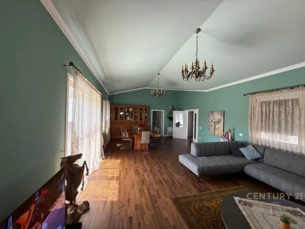 Tirane, jepet me qera Vile 2 Katshe Kati 0, 650 m² 5.000 € (zonen e Vaqarrit)