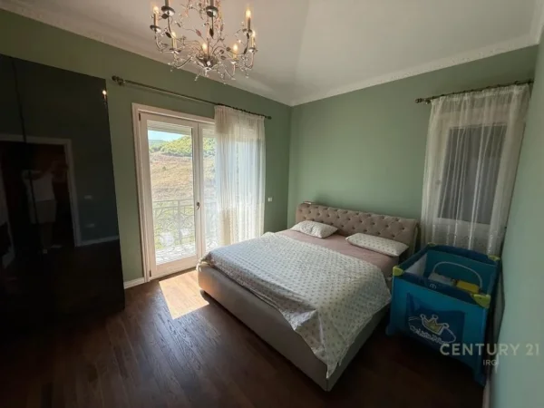 Tirane, jepet me qera Vile 2 Katshe Kati 0, 650 m² 5.000 € (zonen e Vaqarrit)