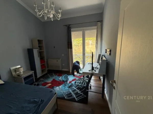 Tirane, jepet me qera Vile 2 Katshe Kati 0, 650 m² 5.000 € (zonen e Vaqarrit)