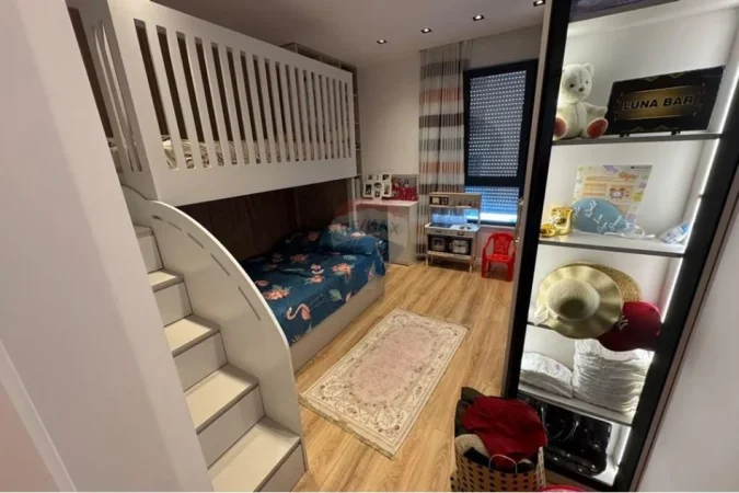 Tirane, shitet apartament 2+1+Ballkon Kati 5, 102 m² 195.000 € 