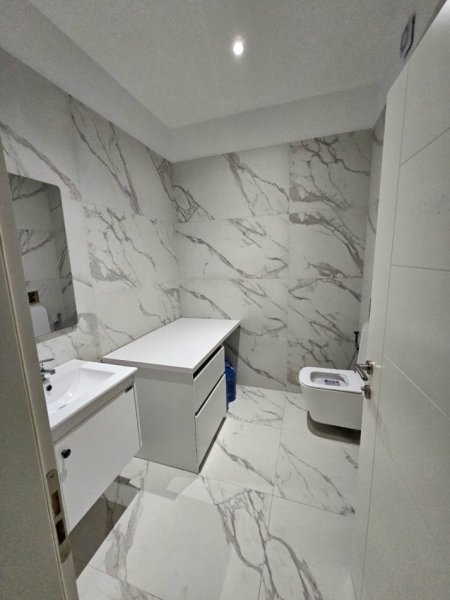 Tirane, jepet me qera Vile , 200 m² 2.500 € 