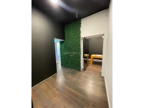 Tirane, jepet me qera zyre Kati 2, 72 m² 1.100 € (BLLOK)