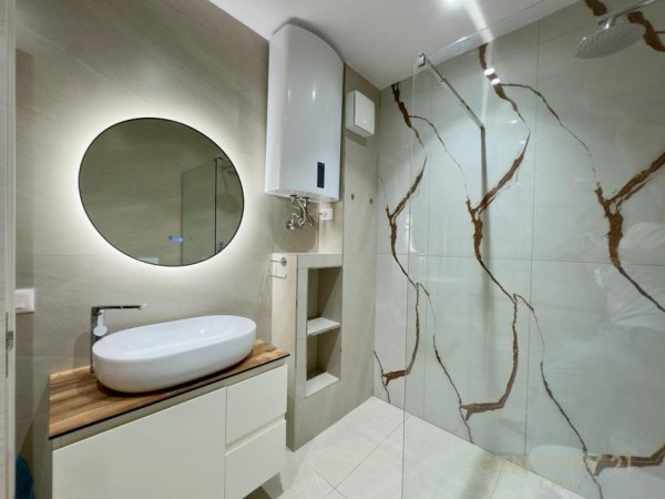 Tirane, jepet me qera apartament 2+1 Kati 2, 131 m² 850 € (rruga e dibres)