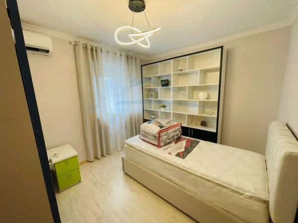 Tirane, jepet me qera apartament 2+1 Kati 4, 68 m² 1.000 € (Bllok, Garda)