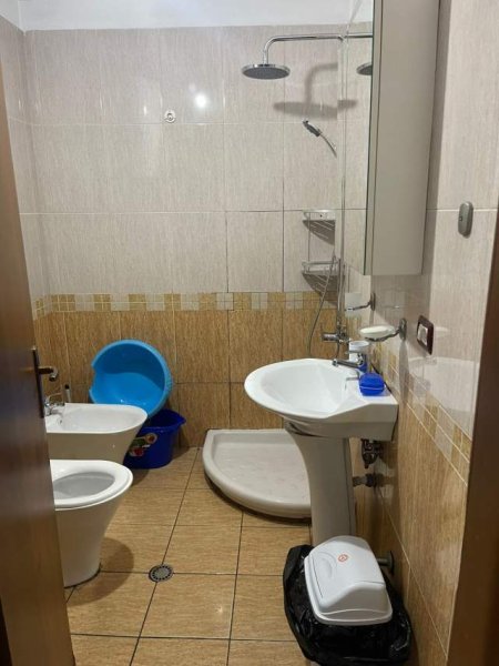 Tirane, jepet me qera apartament 74 m²  (Perballe Delijorgjit)