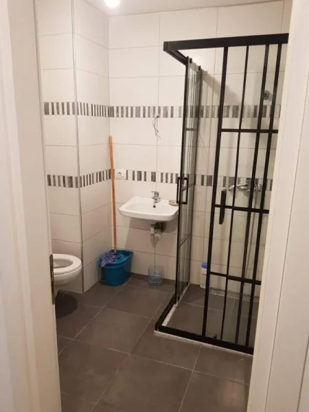 Tirane, jepet me qera apartament 1+1+BLK Kati 6, 80 m² 420 Euro (fusha e aviacionit kompleksi turdiu)