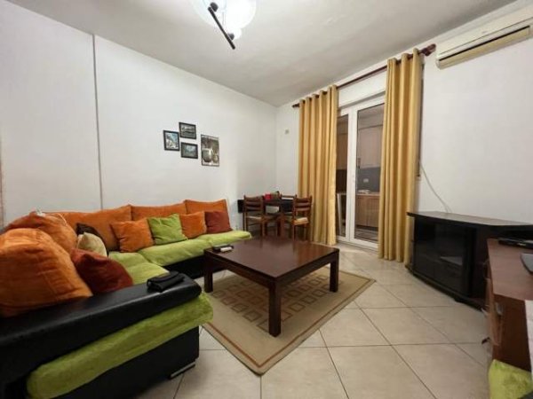 Tirane, jepet me qera apartament 1+1+BLK Kati 6, 71 m² 40.000 Leke (rruga Xhemal Tafaj.)