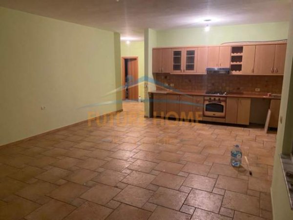 Tirane, jepet me qera ambient  Kati 6, 140 m² 500 Euro (LIQENI)