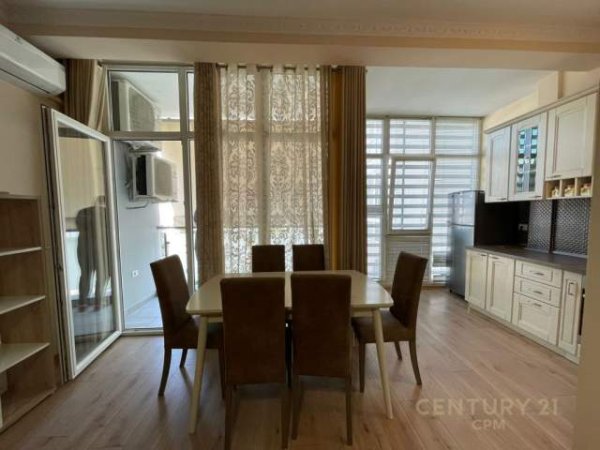 Tirane, jepet me qera apartament 76 m² 800 Euro (Komuna e Parisit)