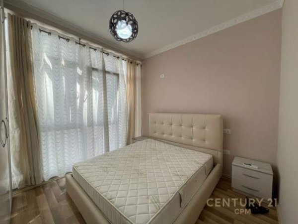 Tirane, jepet me qera apartament 76 m² 800 Euro (Komuna e Parisit)