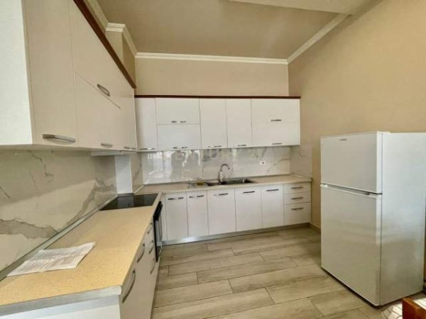 Tirane, jepet me qera apartament 2+1+BLK Kati 9, 130 m² 350 Euro (Rruga Teodor Keko, Astir)