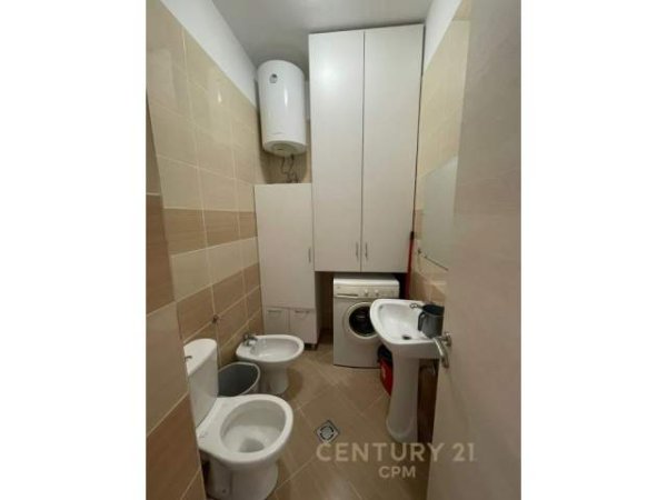 Tirane, jepet me qera apartament 2+1+BLK Kati 4, 76 m² 800 Euro (Komuna e Parisit)